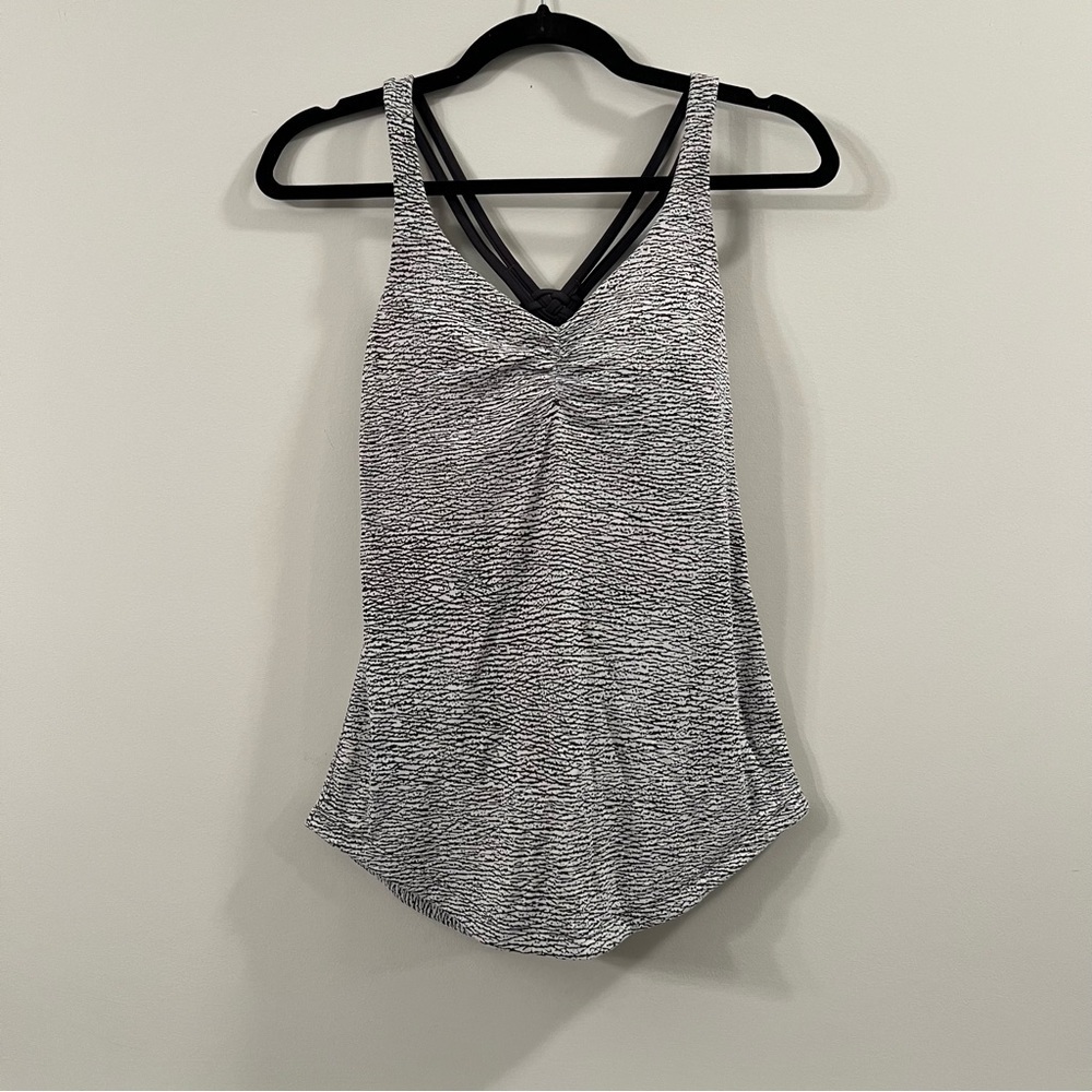 Women’s Lululemon gray and white patterned athletic built in bra tan top size 2